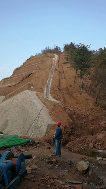 機電安裝公司冶坪煤礦高位水池輸水管道安裝工程有序進行