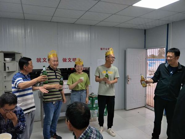 陜煤建設渭南分公司南京金龍項目部生日party正在進行時
