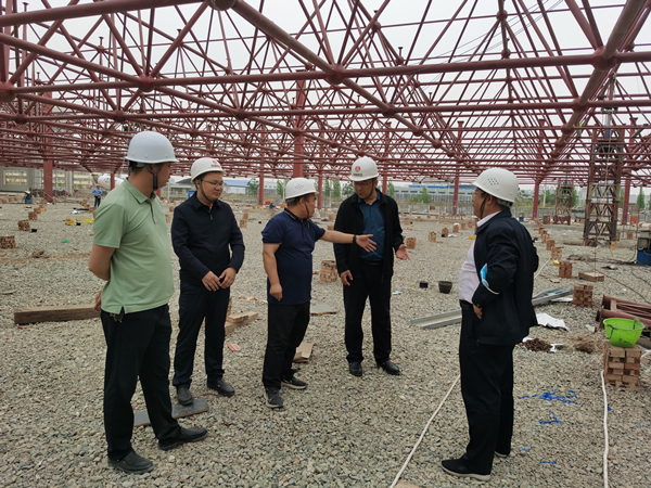 陜煤建設(shè)漢中分公司赴渭南開(kāi)沃新能源汽車基地項(xiàng)目對(duì)標(biāo)鋼網(wǎng)架頂升技術(shù)