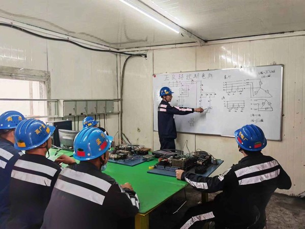 陜煤建設洗選煤運營公司紅柳林洗煤廠項目部：機電綜合實訓室成為員工技能“充電站”