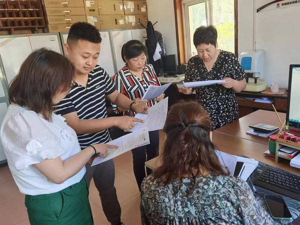 陜煤建設銅煤公司組織開展“依法興企、你我共行”主題宣傳活動