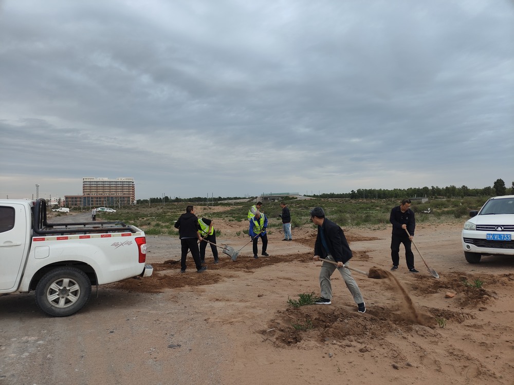 團團領航 青春筑路！陜煤青年突擊隊義務鋪就暖心路