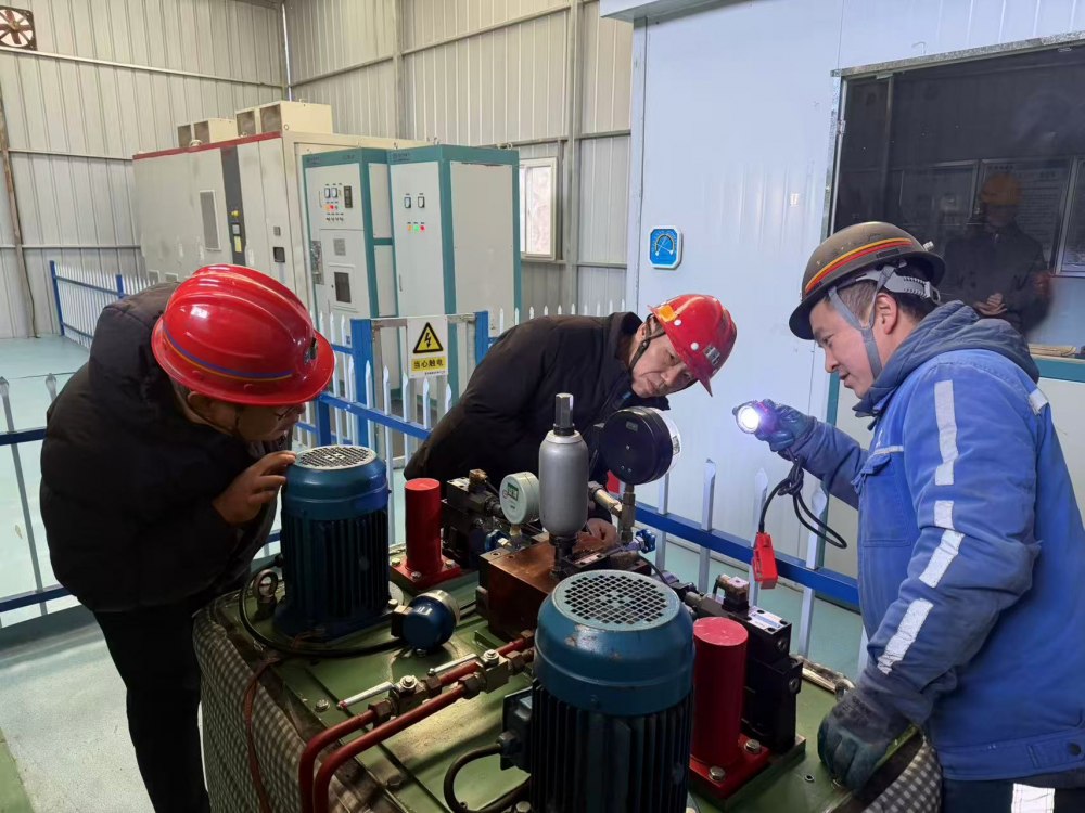 陜煤建設礦建三公司節前設備“全面體檢”筑牢春節安全防線