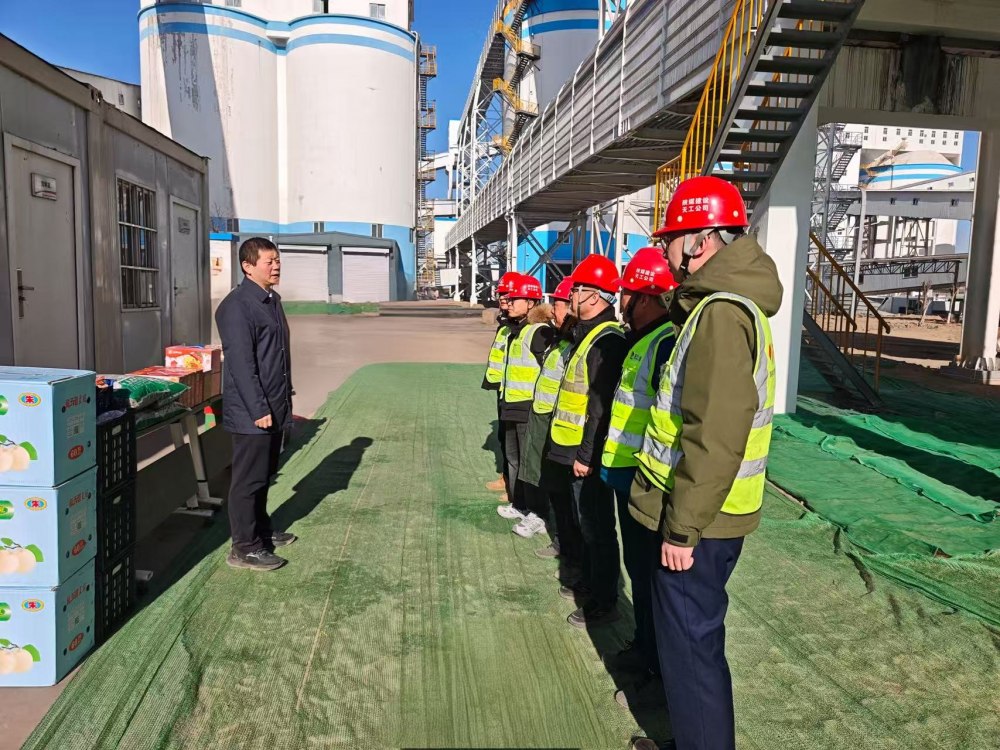 陜西小保當礦業有限公司副總經理劉朕中一行深入天工公司基層項目慰問一線職工