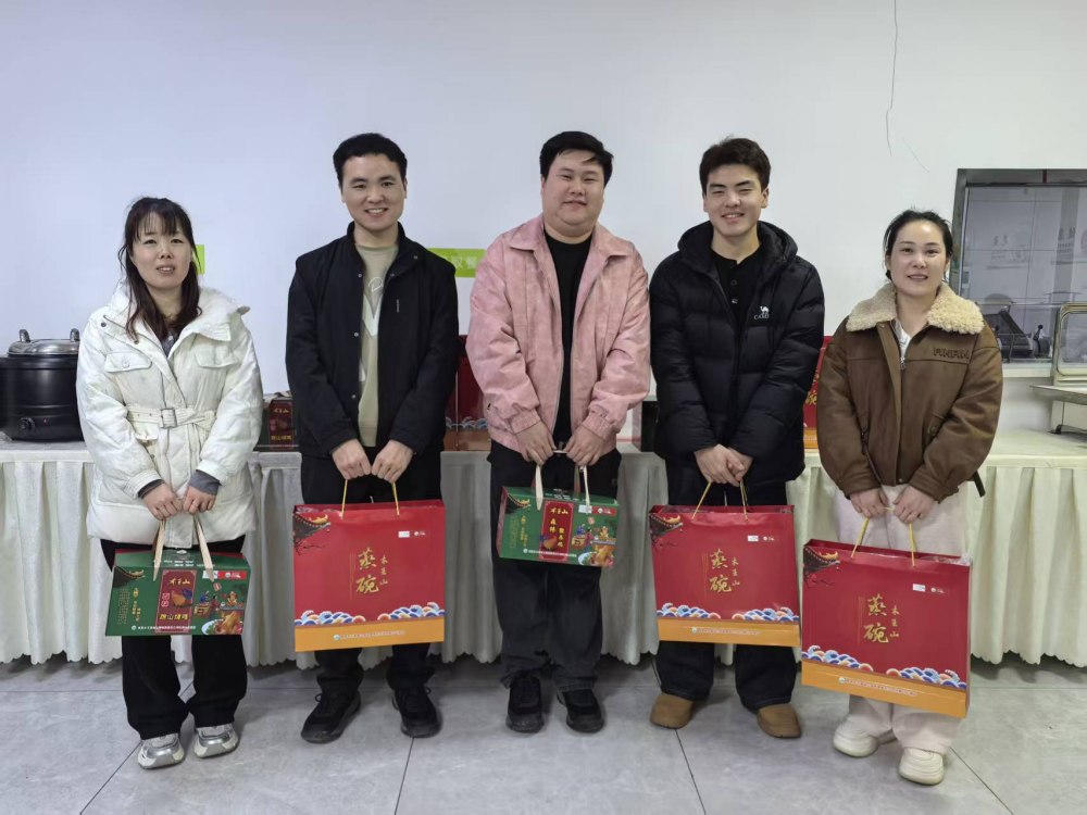 陜煤建設礦建三公司開展春節送溫暖系列活動