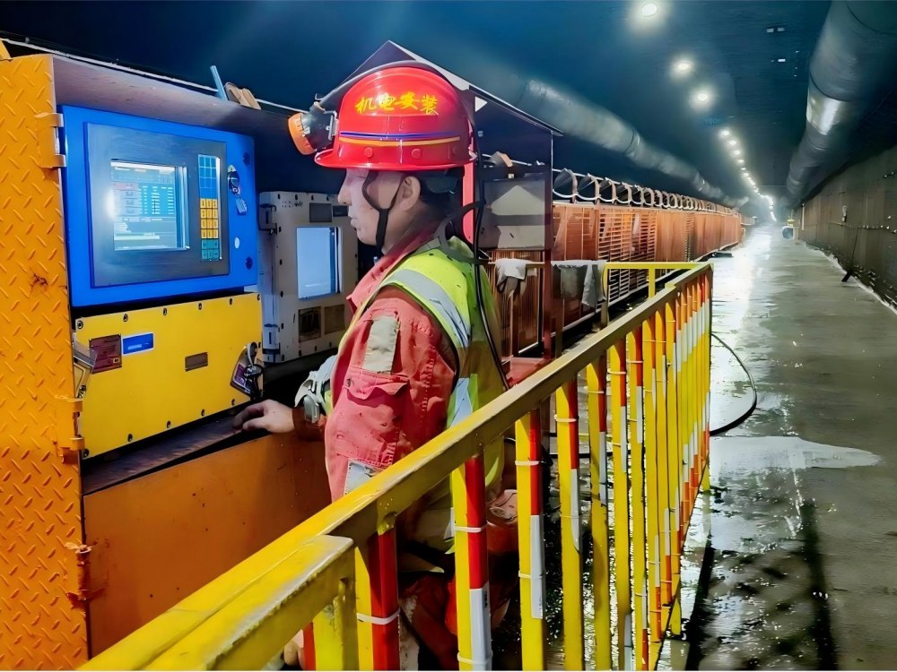 陜煤建設機電安裝公司：春節(jié)堅守保工期，奉獻擔當寫新篇！