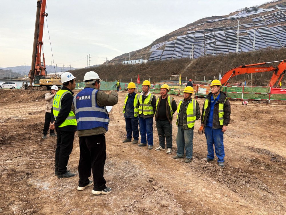 陜煤建設韓城分公司土建第六項目部：“開工第一課”助力韓城北站物流集運中心項目安全復工“加速跑”