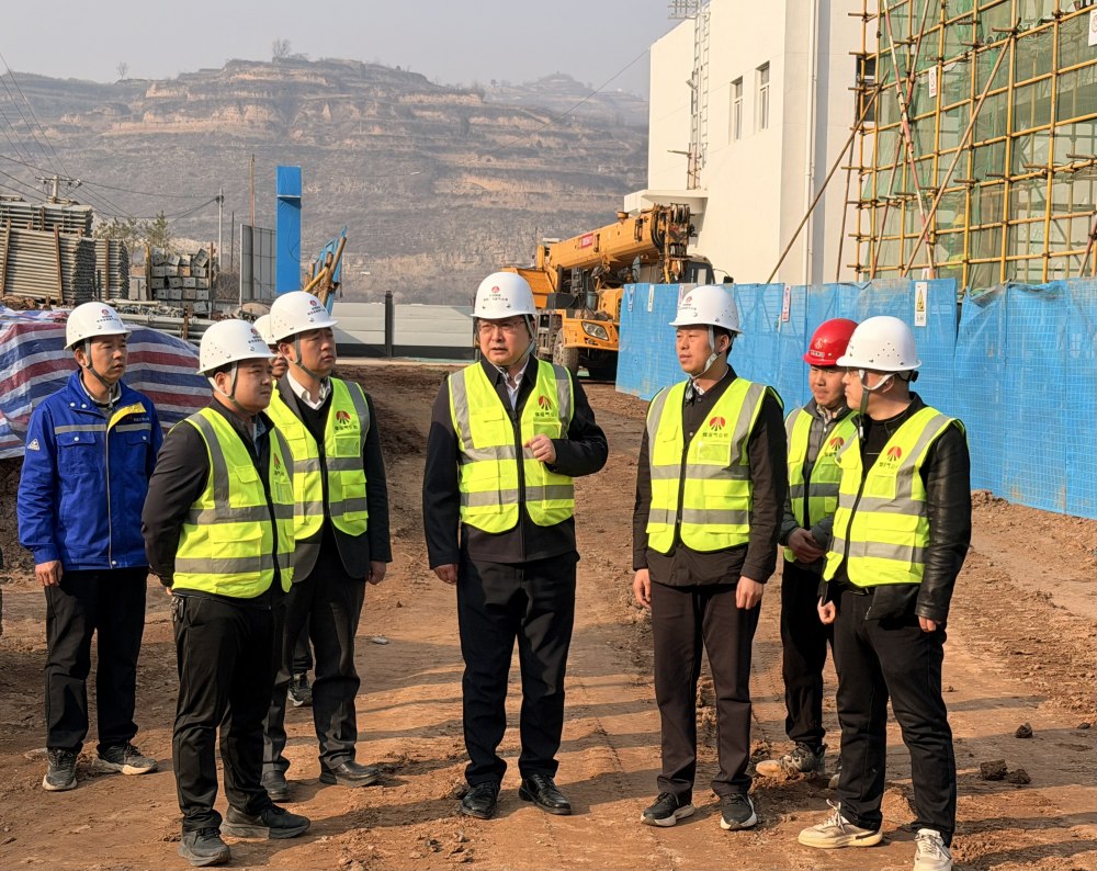 陜西省煤層氣公司黨委委員、紀委書記董巨國一行深入天工公司基層項目檢查指導