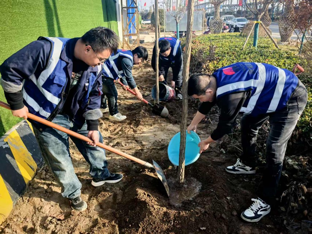 “雙線”植綠添新色 青春護航生態美